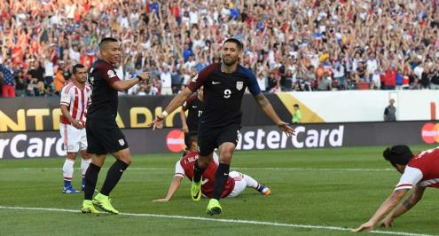 بالفيديو.. امريكا بعشرة لاعبين تتأهل لربع نهائي كوبا بالفوز على باراجواي 